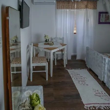 Miki Guest house