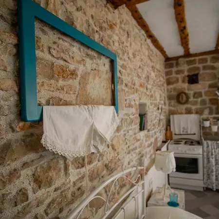 Miki Komiža