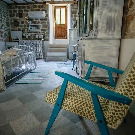 Miki Guest house